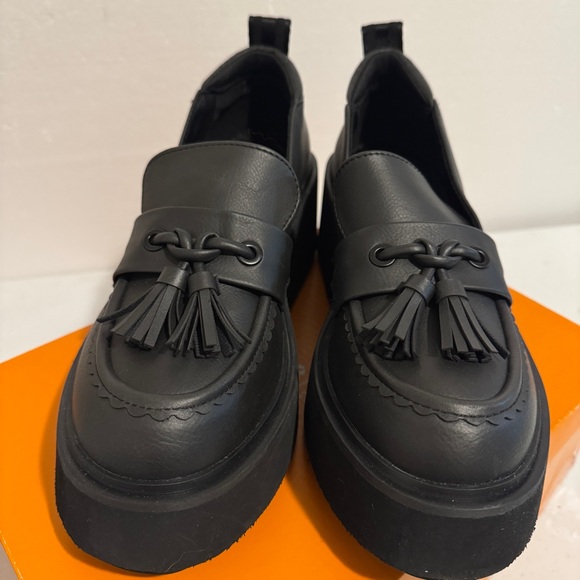 Rocket Dog Black Platform Loafers with Tassels - Picture 4 of 15